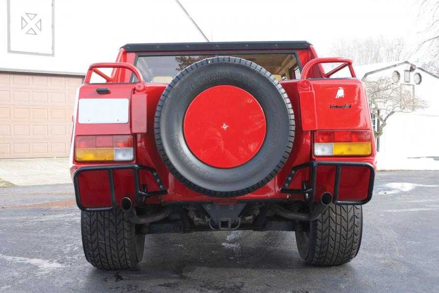  Lamborghini LM002 1988 года  (фото 5 из 7)